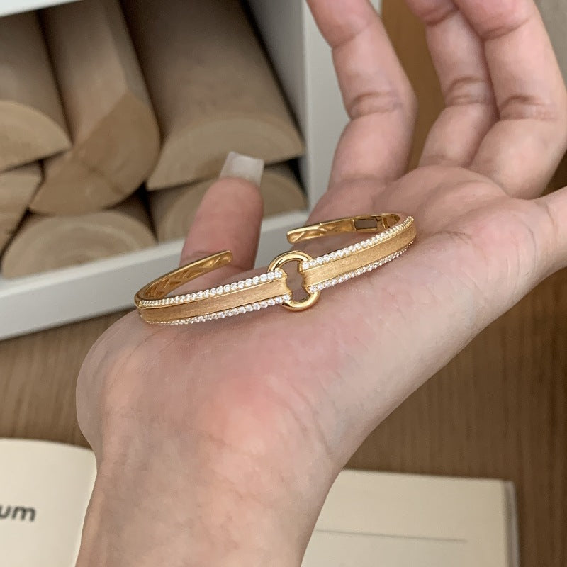 ロックジルコンブレスレット