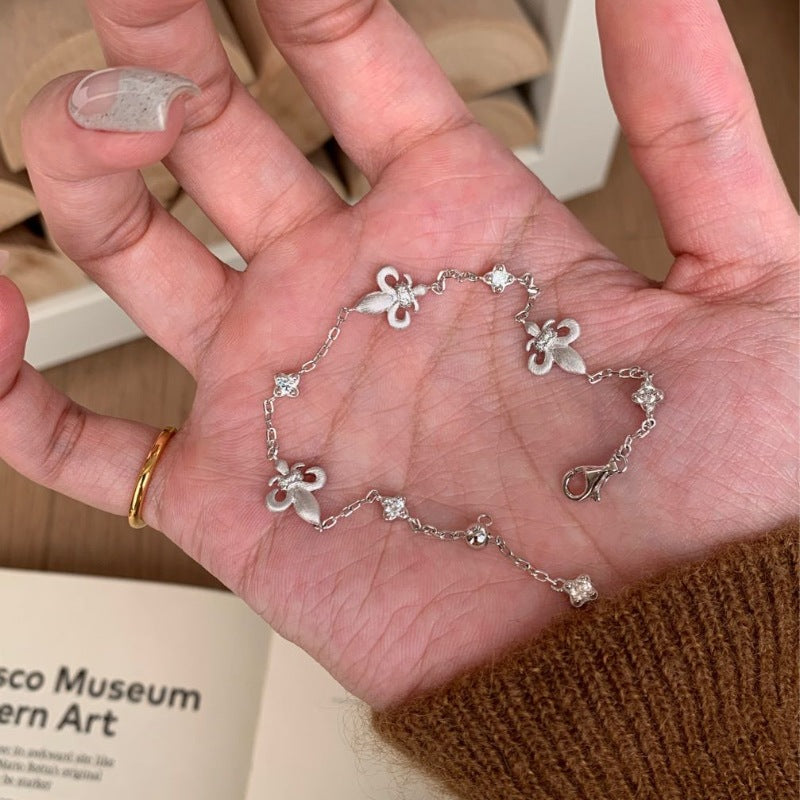 ブラッシュドアイリスフラワーダイヤモンドブレスレット