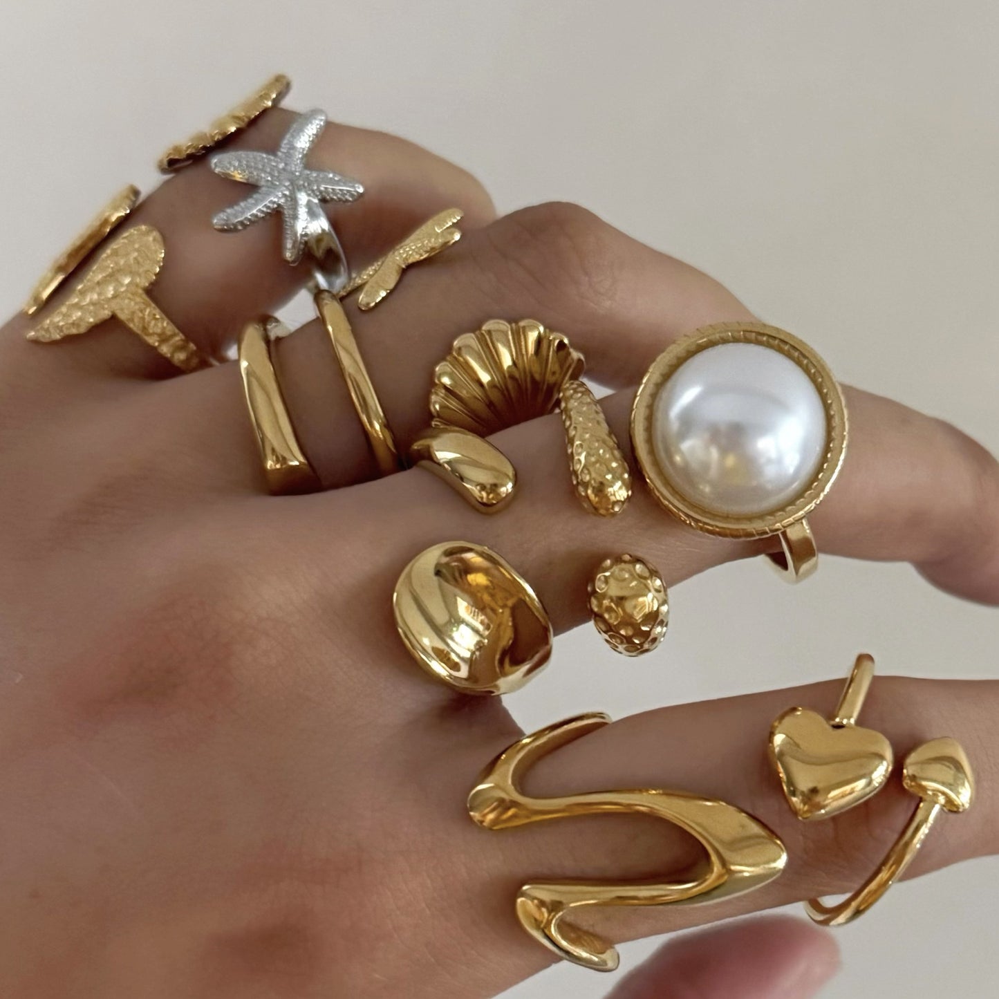 PVD真空炉でステンレス鋼リングに金めっきを施す