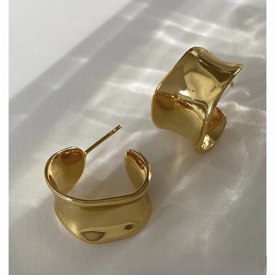 不規則な広い表面のC字型の滑らかな表面S925シルバーニードルイヤリング