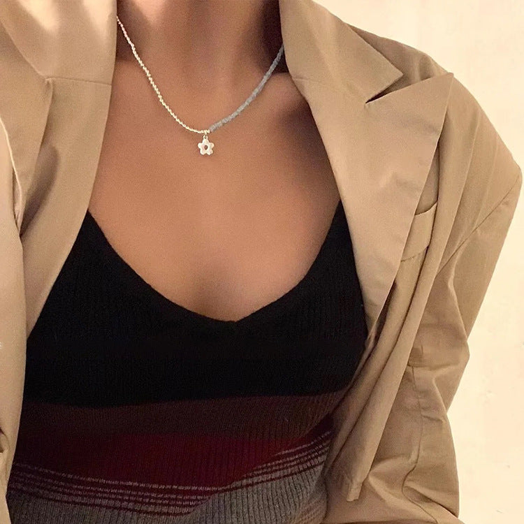 ブルーの天然石メタルフラワーネックレス