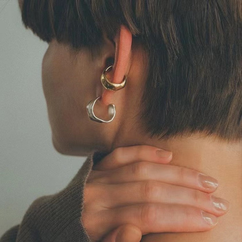 不規則な広い表面のC字型の滑らかな表面S925シルバーニードルイヤリング