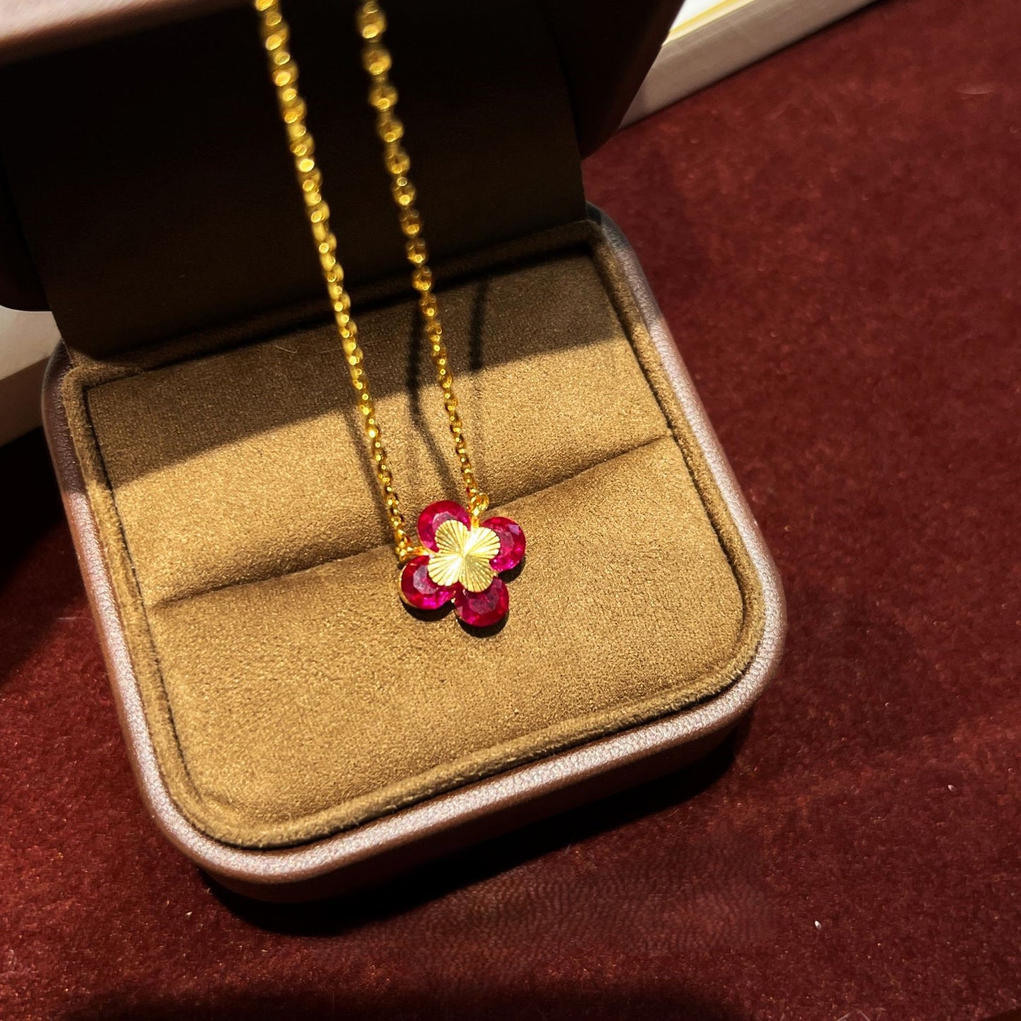 Red corundum blue white diamond four-leaf clover laser necklace bracelet earrings set